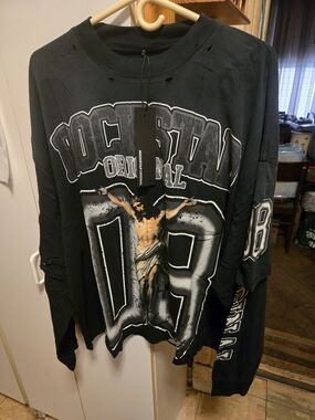 Men's Black Graphic Long-Sleeve Tee Factory Distressed.